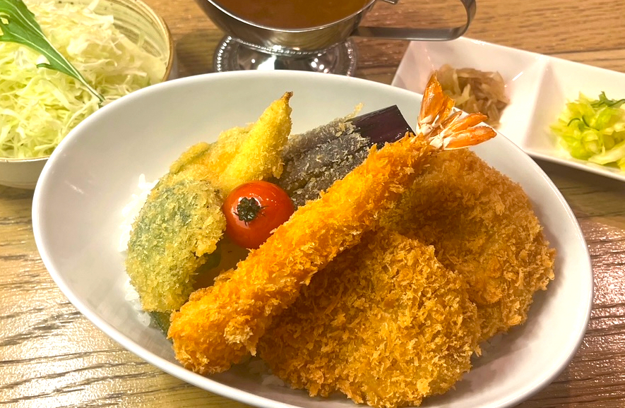 和豚もちぶた 特撰ヒレカツカレー(ヒレカツ50g×2枚/揚げ野菜5種/海老フライ1尾)